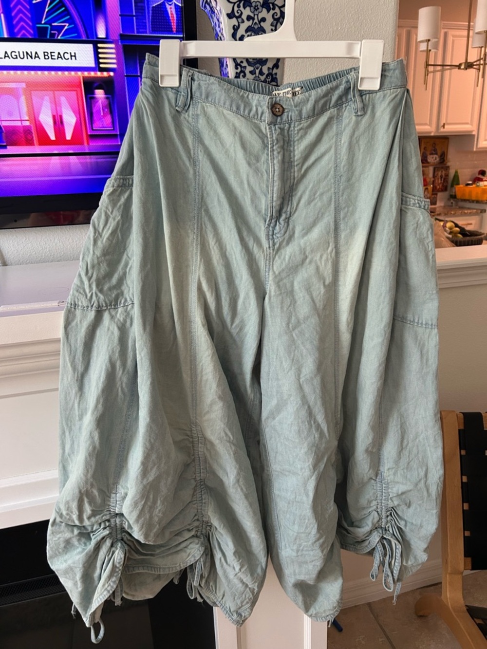 We The Free Lily Fields Cinch Jeans Size small - Picture 2 of 6